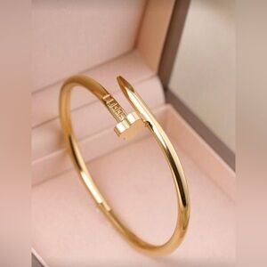 Elegant Gold Bracelet